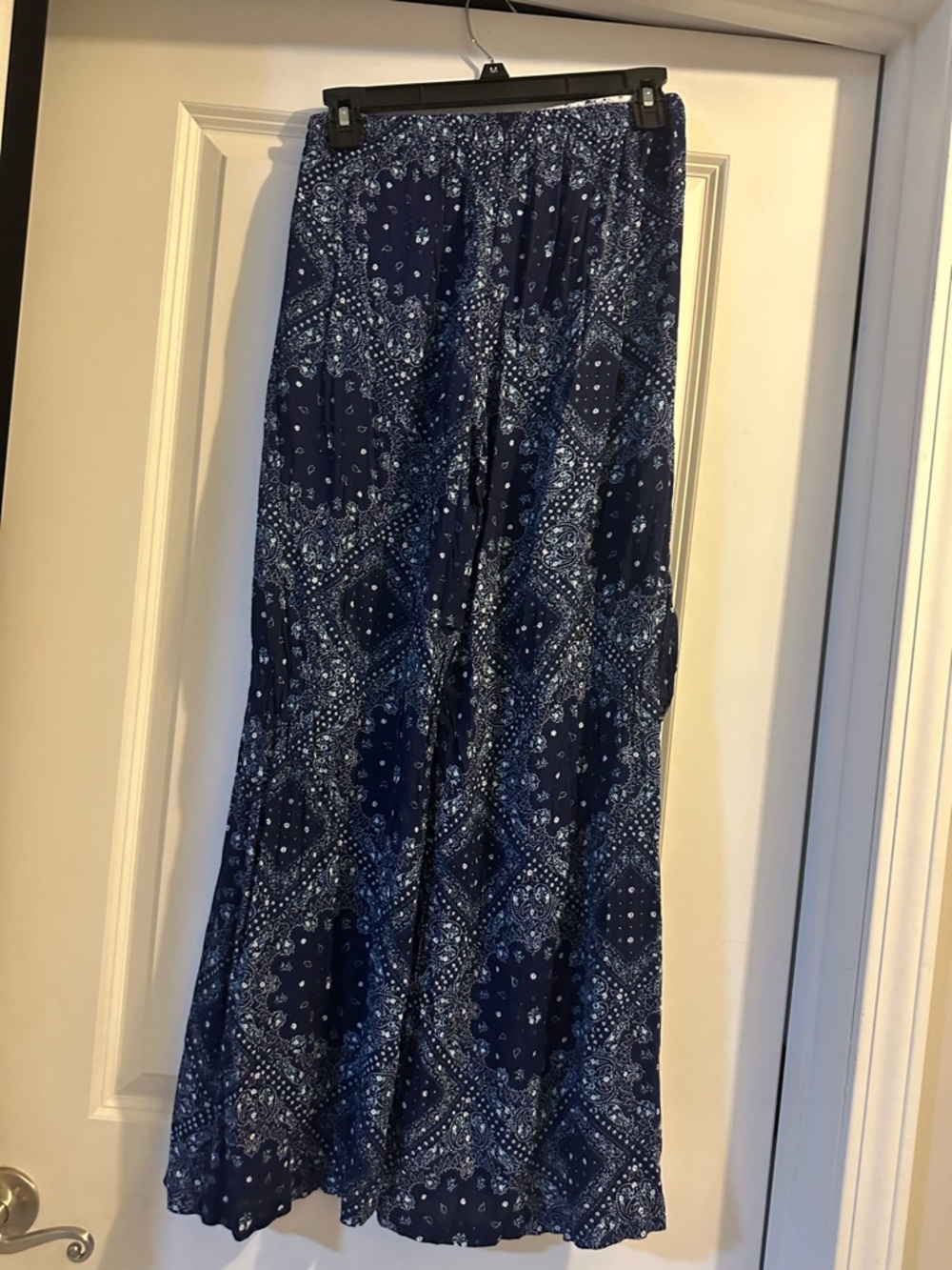 No Boundaries Blue and White Printed summer pants - Picture 6 of 7